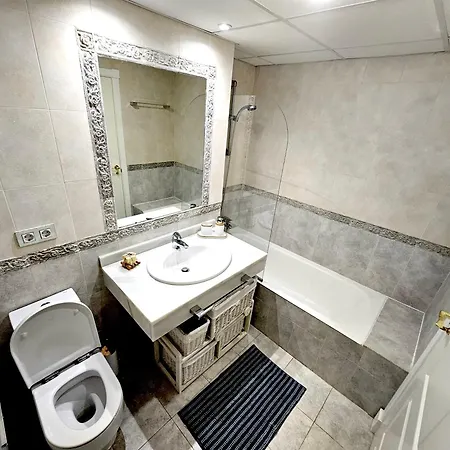 Modern 2br Second Line Marbella Beach, Pools And Paddle