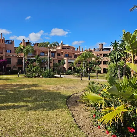 Modern 2br Second Line Marbella Beach, Pools And Paddle *