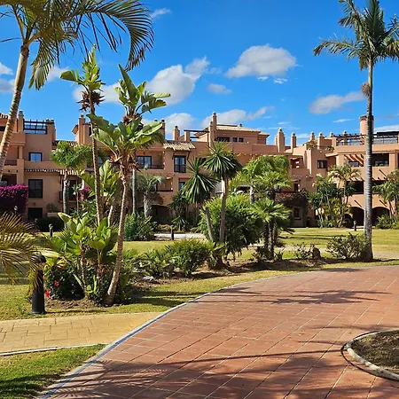 Modern 2br Second Line Marbella Beach, Pools And Paddle *