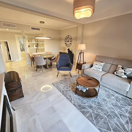 Modern 2br Second Line Marbella Beach, Pools And Paddle Apartman