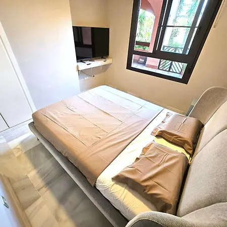 Apartman Modern 2br Second Line Marbella Beach, Pools And Paddle