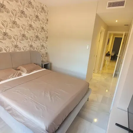 Modern 2br Second Line Marbella Beach, Pools And Paddle Apartamento Estepona