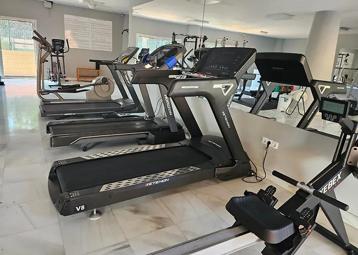 Modern 2br Second Line Marbella Beach, Pools And Paddle Apartment *