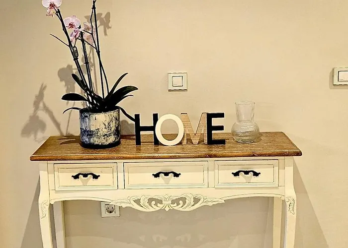 Modern 2br Second Line Marbella Beach, Pools And Paddle *