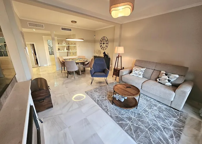 Modern 2br Second Line Marbella Beach, Pools And Paddle Apartment