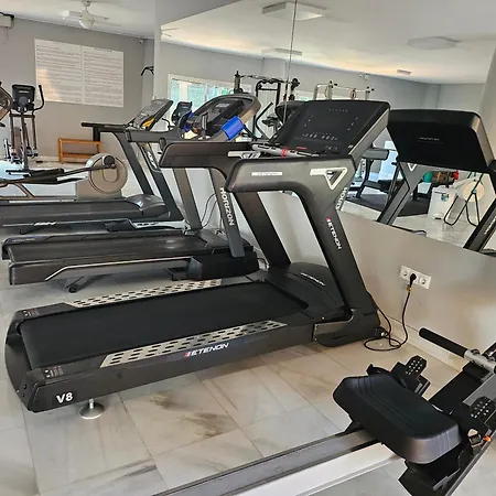 Modern 2br Second Line Marbella Beach, Pools And Paddle Apartamento *