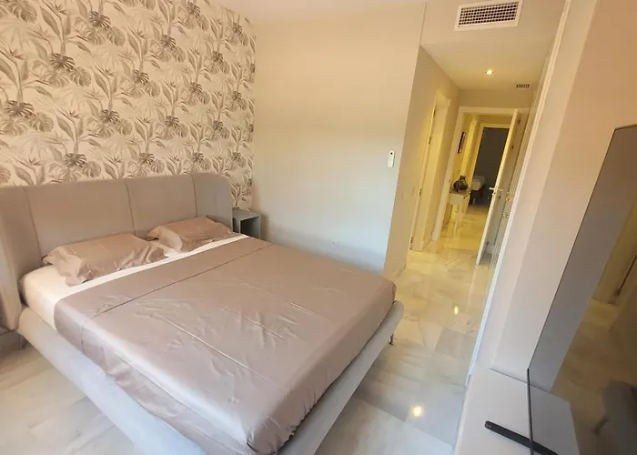 Modern 2br Second Line Marbella Beach, Pools And Paddle Apartamento Estepona